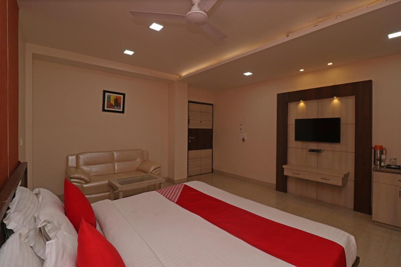 Oyo 29382 Golden Laurel Inn Deoria エクステリア 写真