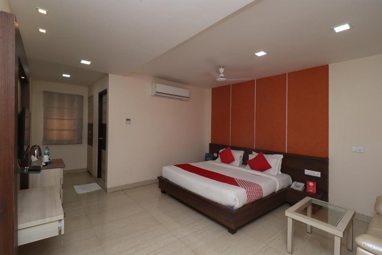 Oyo 29382 Golden Laurel Inn Deoria エクステリア 写真